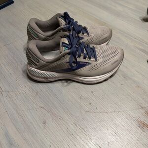 Brooks womens Running Shoes - Gray and Blue